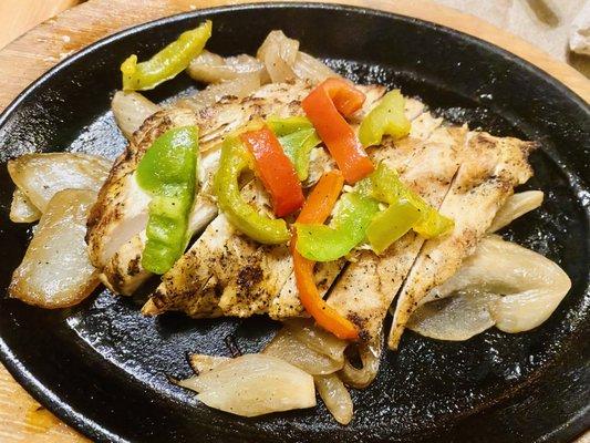 Chicken Fajitas: Fajita is my fav dish in Mexican cuisine and never ever have I got a less quantity like this (in the picture). Fewer Veggie