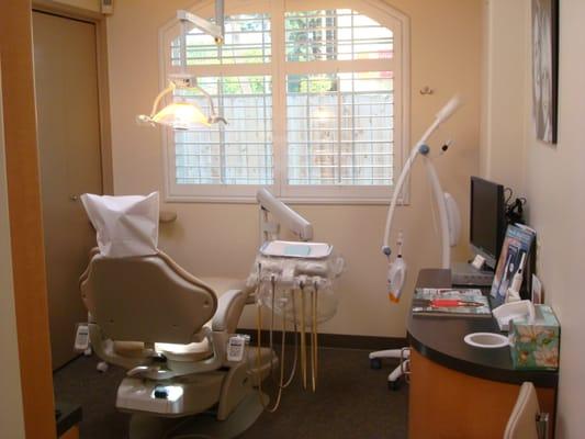 One of our procedure rooms equipped with state of the art tools.