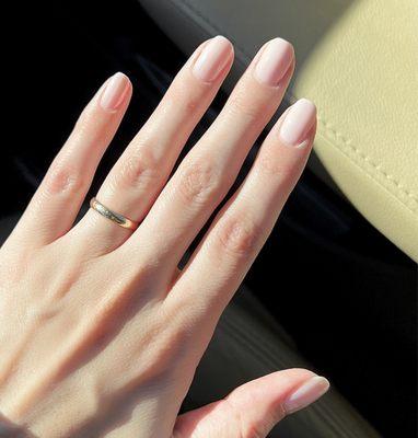 Gorgeous regular mani ($23) by Mimi! This is my longtime favorite salon! (Color: DND860, Shape: square-oval)