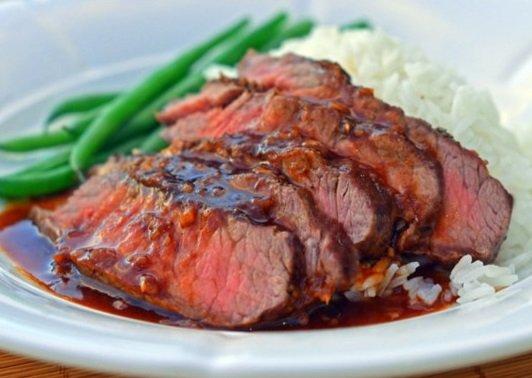 Ginger soy marinated beef flank steak served with mashed cauliflower and green beans.  GLUTEN FREE!