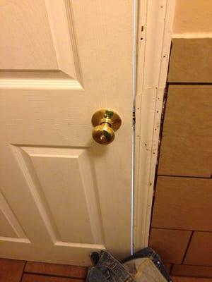 Lock in bathroom does not work