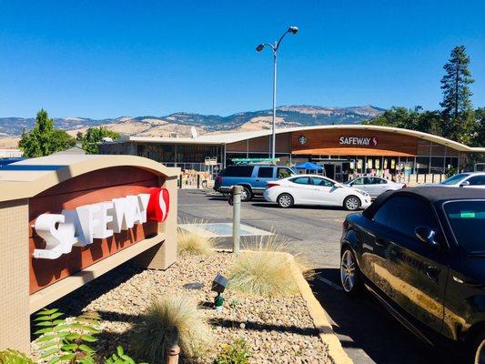 Ashland, Oregon Safeway. Lovely scenic views all around.