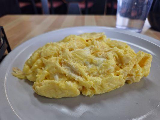 Eggs scrambled with cream cheese