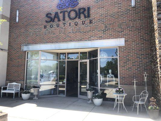 Satori Boutique store front located in City Plaza 2 doors down from Ruth's Chris