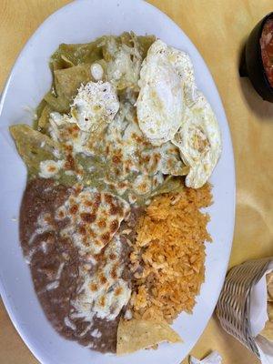 Chilaquiles in green sauce