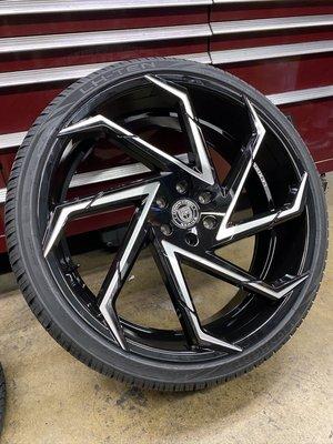 26" Lexani Wheels style Cyclone with Gloss Black & CNC finish on Lionhart tires