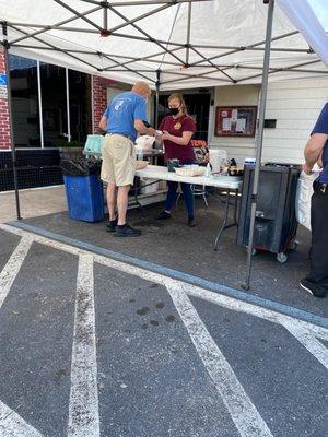 You can order outside and wait or eat in.