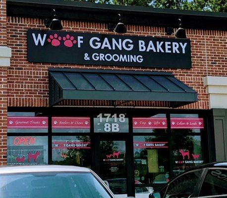 Woof Gang Bakery & Grooming Summerville