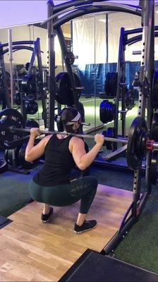 Squat racks with lifting floors