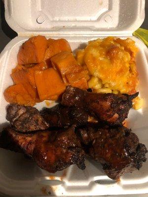 medium-sized platter of jerk wings (with jerk sauce on top), macaroni & cheese and candied yams - yummy!