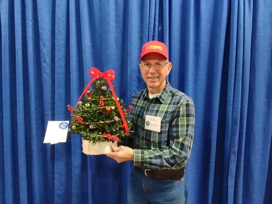 Offering tabletop trees made of boxwood. Gary won first prize at PA Farm Show with this original design.