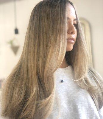 Dimensional blonde: babylights + balayage