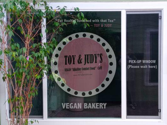 STARTING APRIL 2021 - TOY & JUDY'S will be Accepting COVID RESTRICTED Pick Up and  Outdoor Dining.