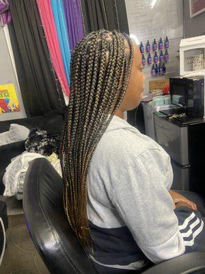 Med knotless braids