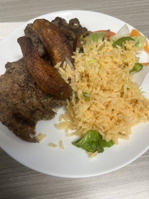 Pepper Steak with yellow rice and sweet plantains