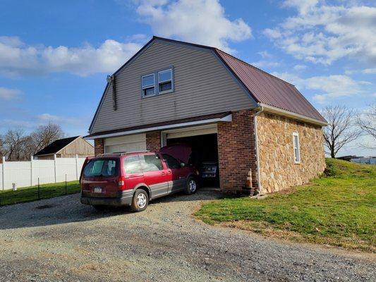 A new metal roof on this garage gives it a clean different appearance! Call for a few estimate today!