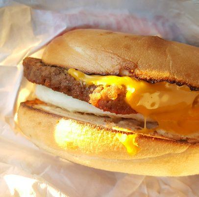 Steak and egg bagel sandwich