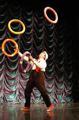 Professional comedy Jugglers, Variety Entertainer Magicians, Ringling Clowns, Stilt Walkers, and Unicyclist.