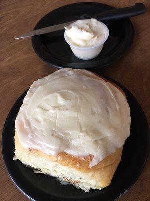 Delicious cinnamon rolls with extra icing