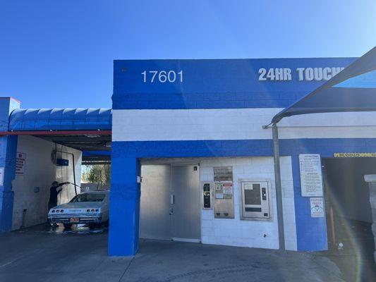 Token vending, one of the bays for self washing