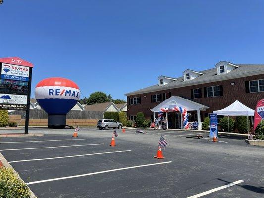 RE/MAX Memorial Day Parade