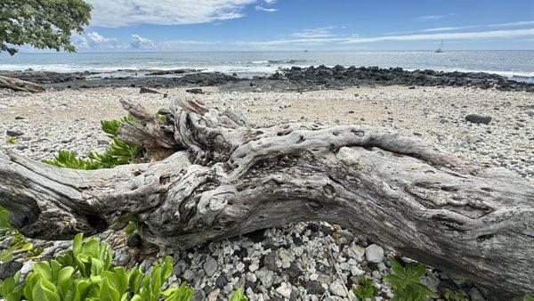 Nice relaxing place to watch the surf and clear one's mind.