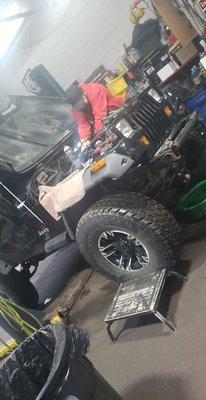 1995 jeep yj getting a crate 2.5 engine installed