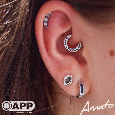 Healed daith with a white gold Olympus clicker from bvla!