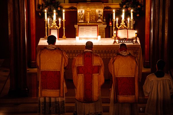 Annual Rorate Mass - Beautiful All-candlelit Mass