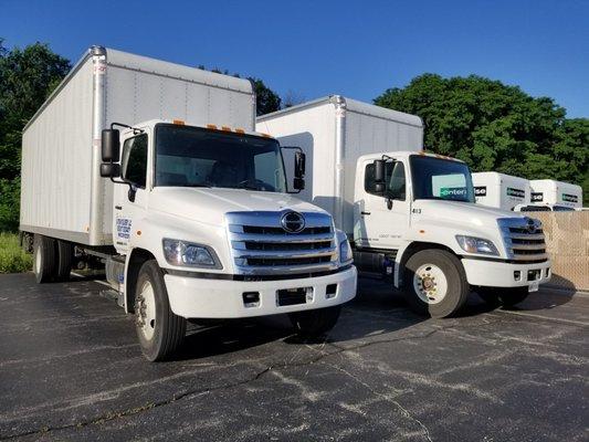 26 ft box trucks with lift gates