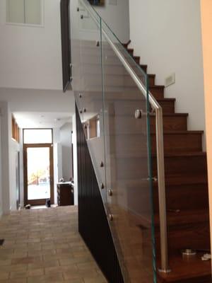 Stainless steel railing with glass