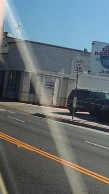 This is the entrance to the back parking lot you can park there and walk around they share entrance with some auto mechanics...