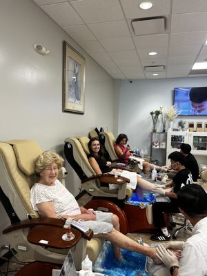 3-Generation Birthday Mani- Pedis