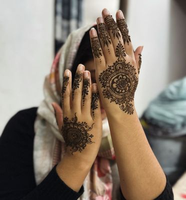 Simple bridal henna design