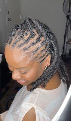 Loc Retwists by Jaz It Your Way, Suite 113. Text 443-985-7138