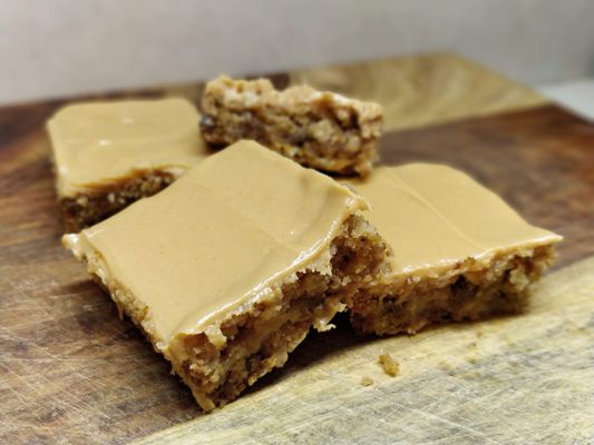 Cinnamon Apple Bars with Peanut Butter Glaze