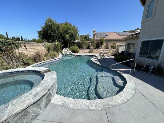 Flagstone out, quartzite in!   Paired well with the grey top cast concrete.