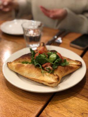 Penovani Khachapuri