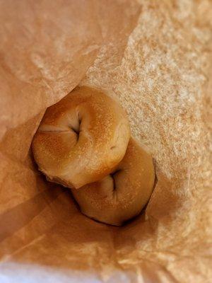 Plain bagels .