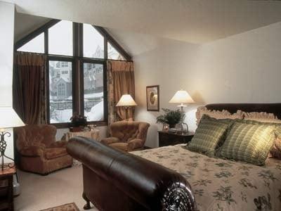 Bedroom of McCoy Peak Lodge