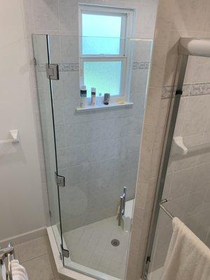 Frameless Shower Enclosure