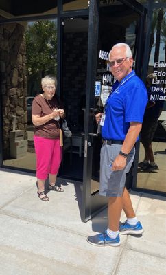 Volunteers offer dinner delivery