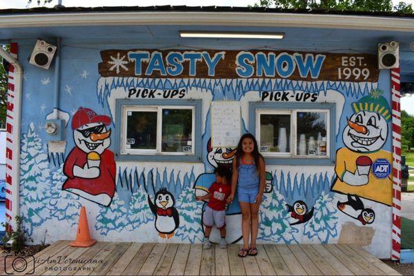 Kids posing for snow cone's