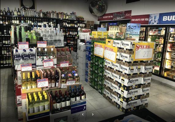 Large wine, beer and liquor selection