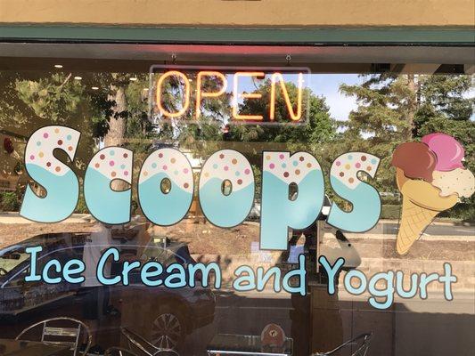 Scoops ice cream in Colfax