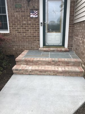 Flagstone stoop with brick boarder