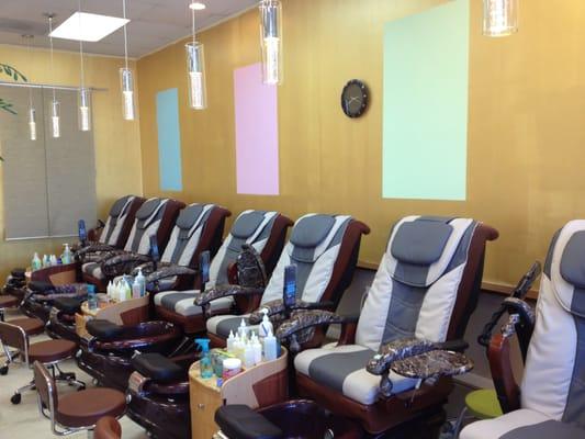 8 pedicure chairs with clean jets and disposable liners