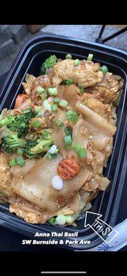 Pad se ew with chicken