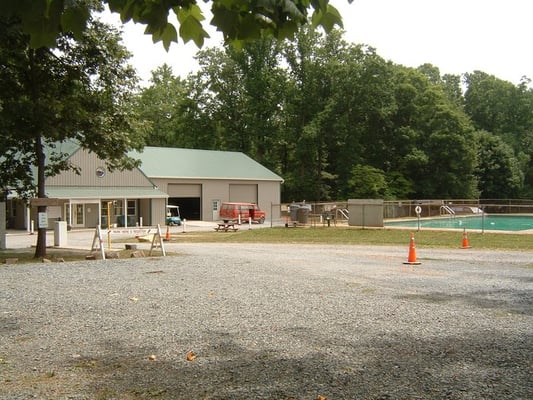 front desk, convenience store, pool