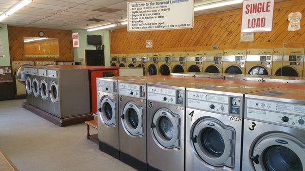 Very nice laundromat in a convenient location and great hours.